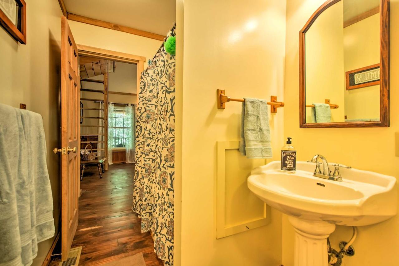 Clearwater Cabin On 10 Acres With Trout Stream! Monterey Ngoại thất bức ảnh